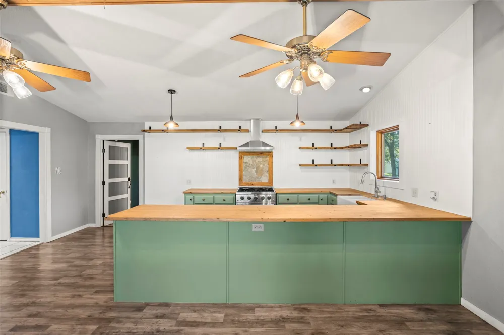 8412 County Road 4084 Scurry, TX 75158