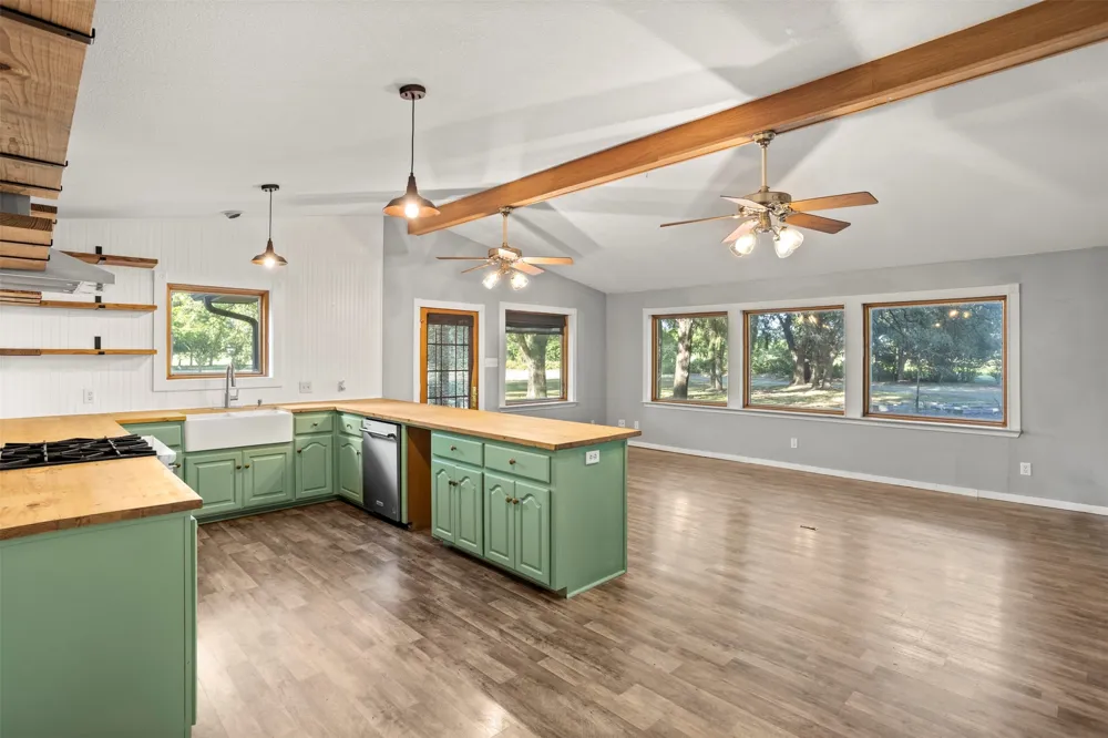 8412 County Road 4084 Scurry, TX 75158