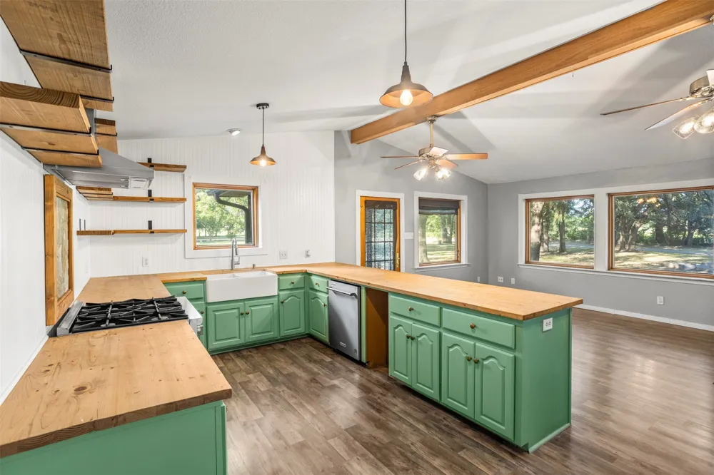 8412 County Road 4084 Scurry, TX 75158