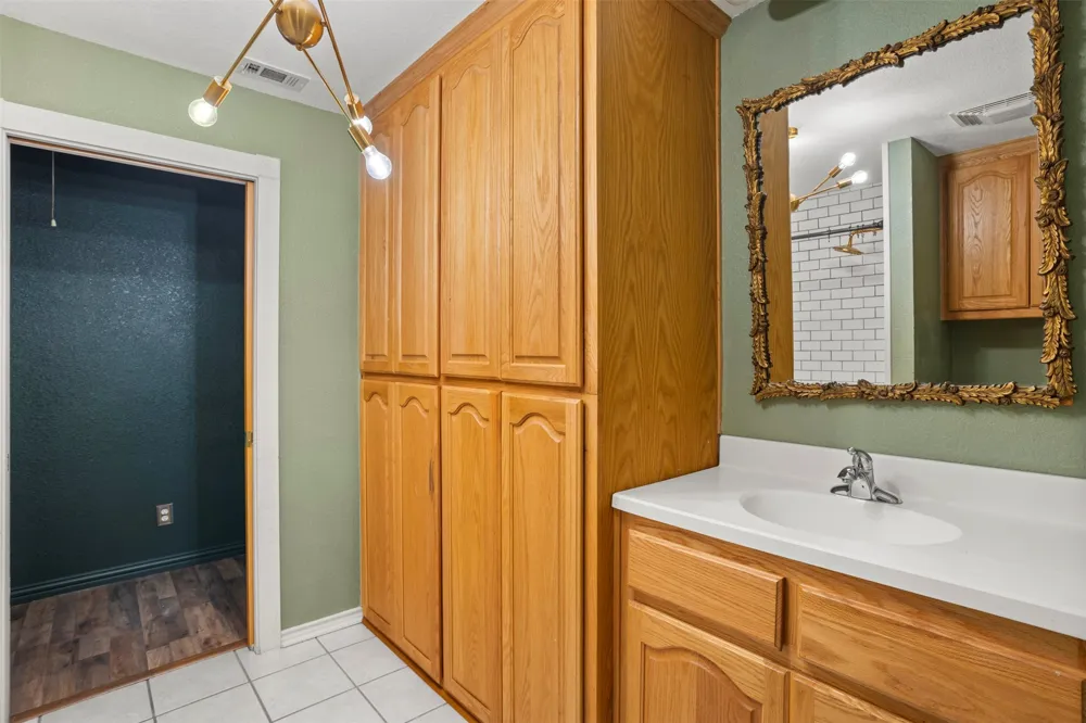 8412 County Road 4084 Scurry, TX 75158