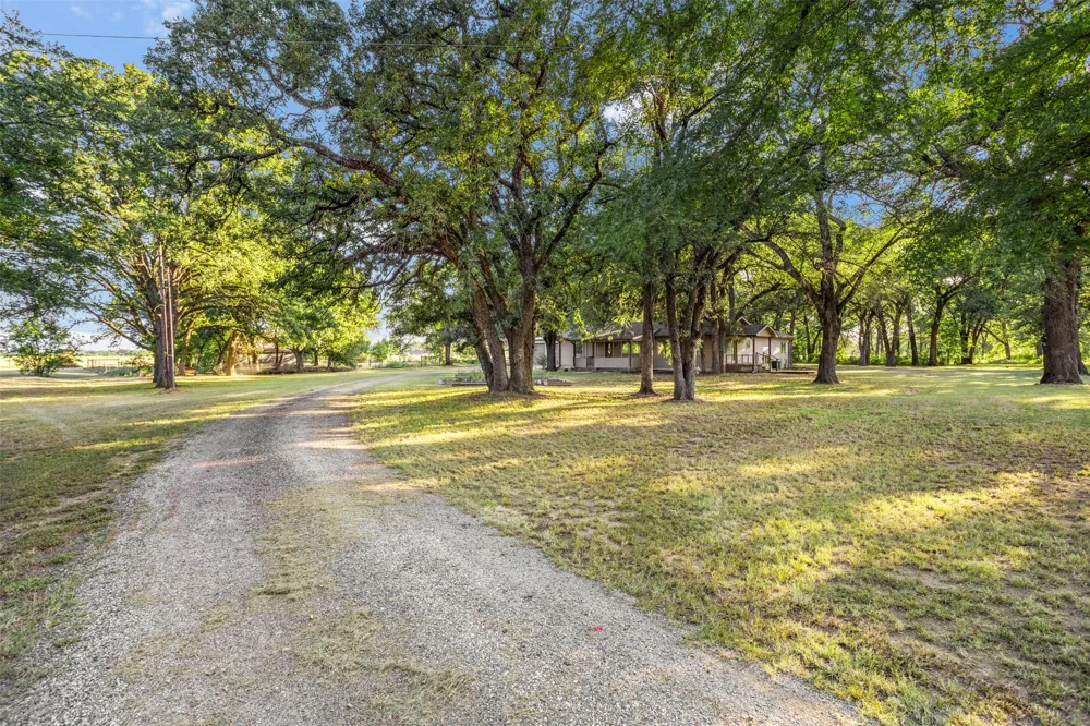 8412 County Road 4084 Scurry, TX 75158