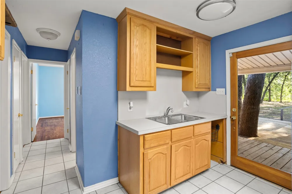 8412 County Road 4084 Scurry, TX 75158