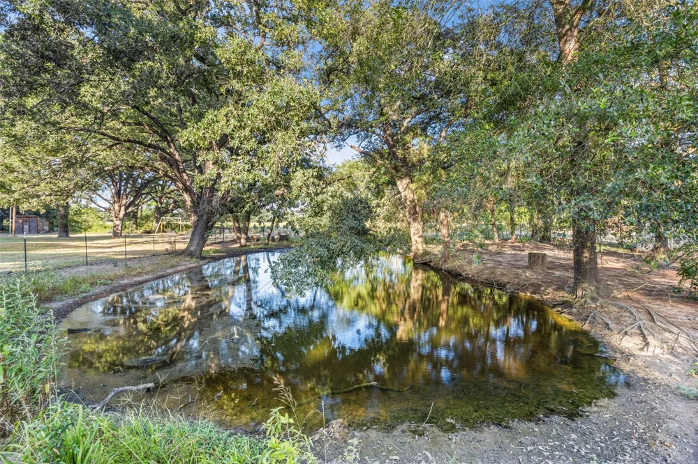 8412 County Road 4084 Scurry, TX 75158