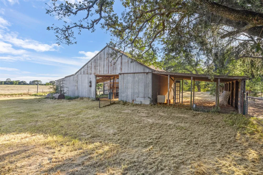 8412 County Road 4084 Scurry, TX 75158
