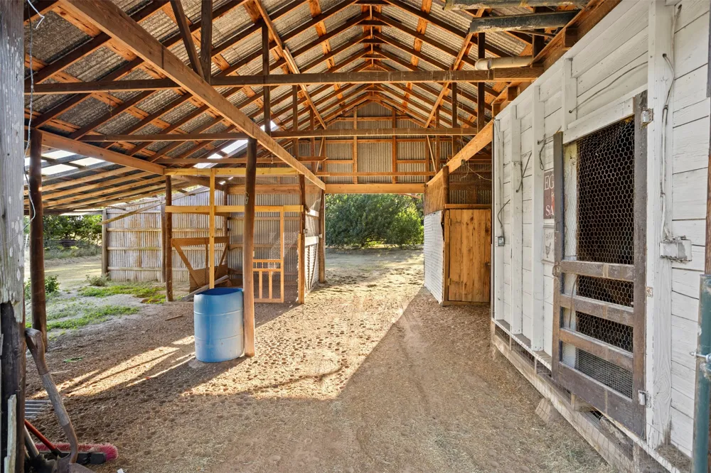 8412 County Road 4084 Scurry, TX 75158