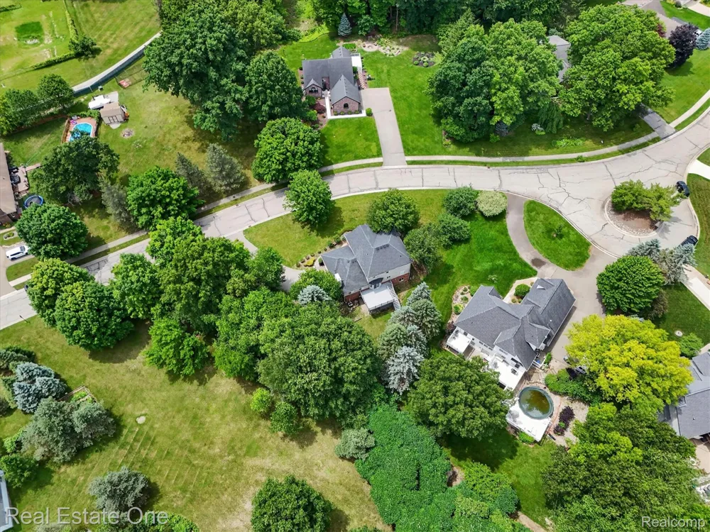 9610 Forest Ridge Drive Clarkston City, MI 48348