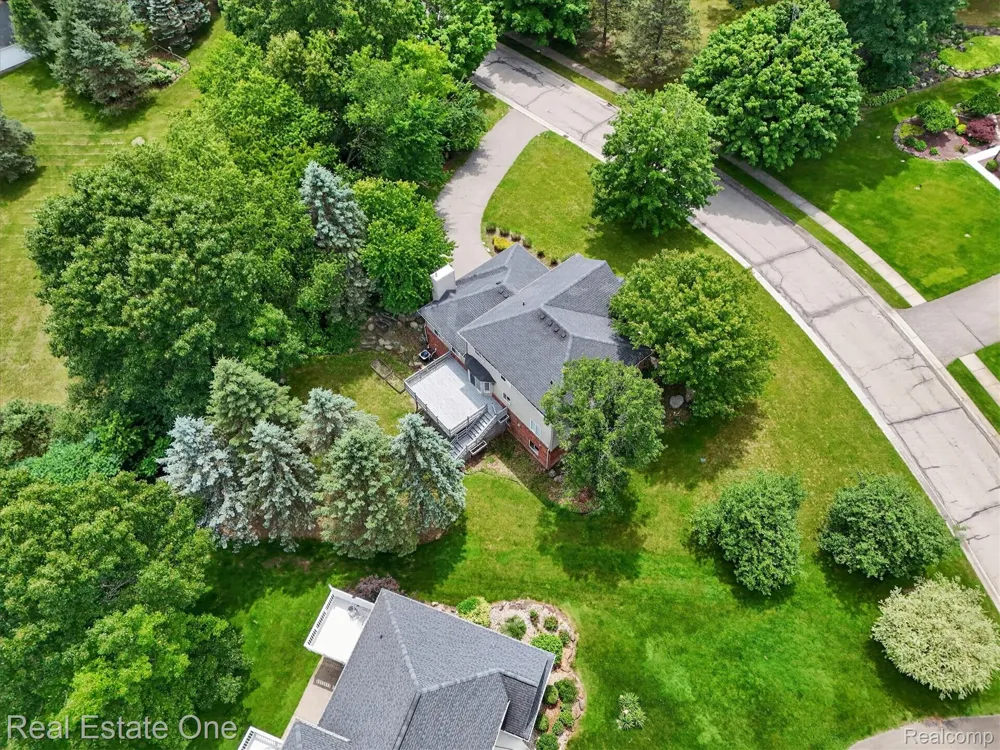 9610 Forest Ridge Drive Clarkston City, MI 48348