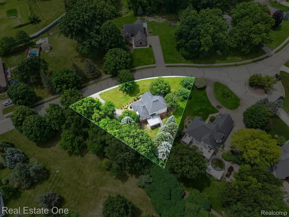 9610 Forest Ridge Drive Clarkston City, MI 48348