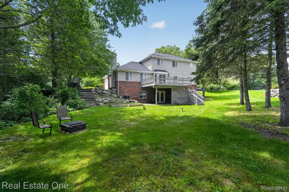 9610 Forest Ridge Drive Clarkston City, MI 48348