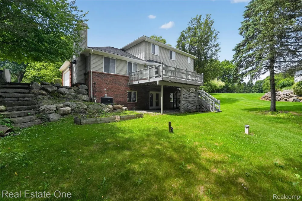 9610 Forest Ridge Drive Clarkston City, MI 48348