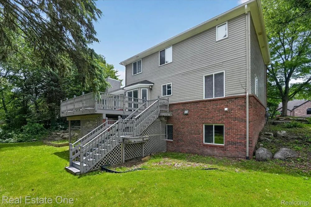 9610 Forest Ridge Drive Clarkston City, MI 48348