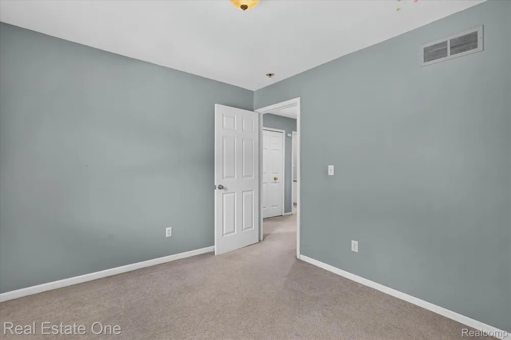 9610 Forest Ridge Drive Clarkston City, MI 48348