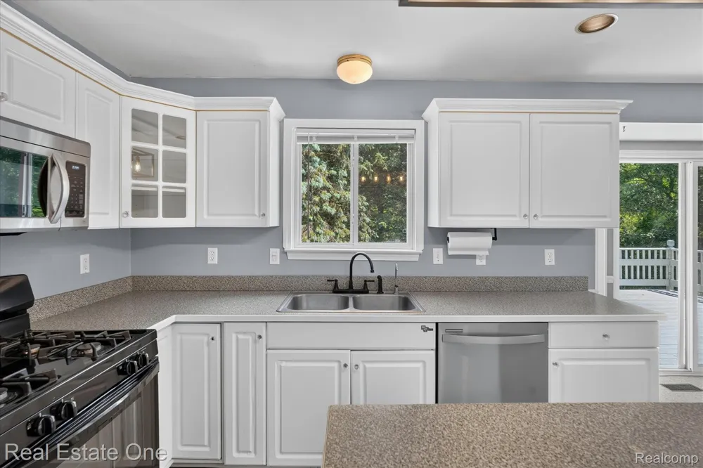 9610 Forest Ridge Drive Clarkston City, MI 48348