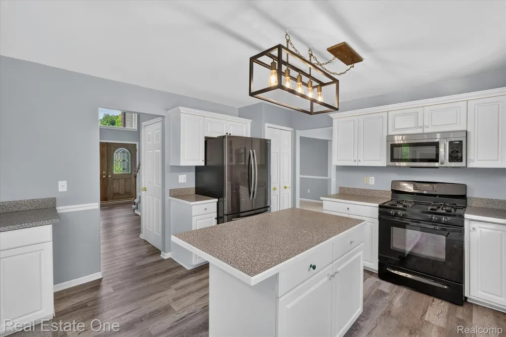 9610 Forest Ridge Drive Clarkston City, MI 48348