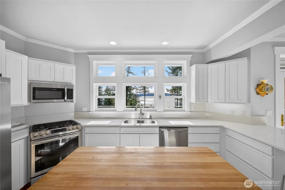 8651 Turners Bay Place Anacortes, WA 98221