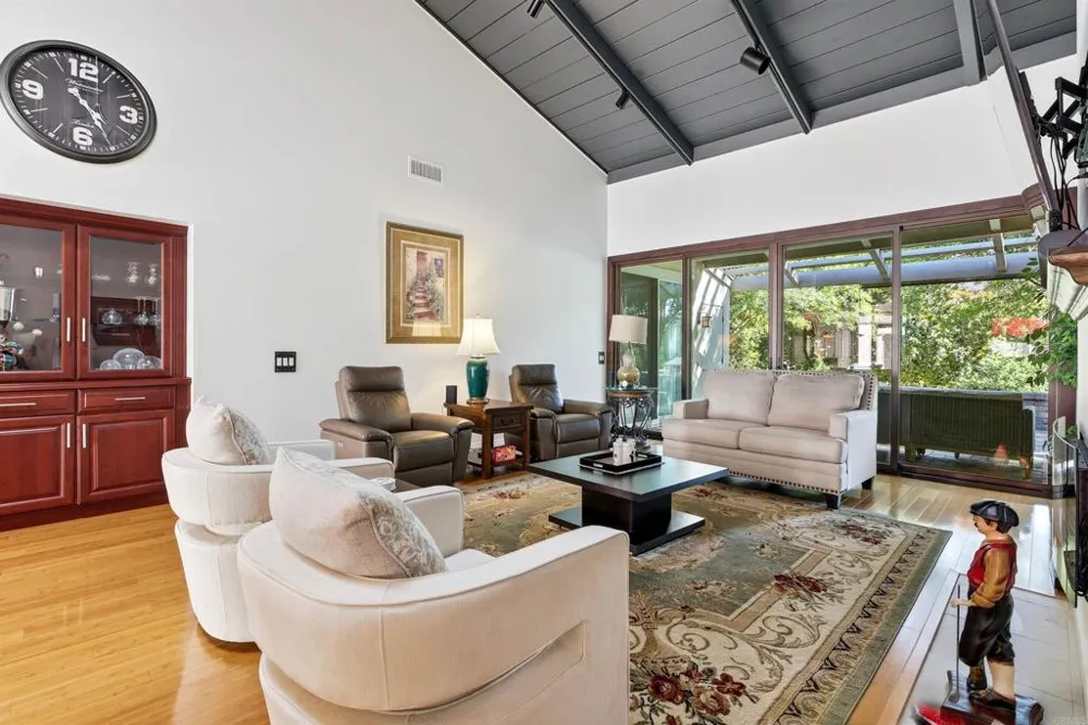 16119 El Tae Pauma Valley, CA 92061