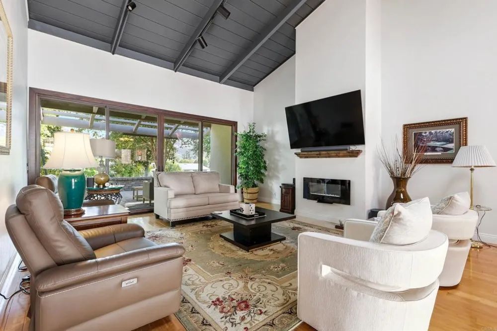 16119 El Tae Pauma Valley, CA 92061