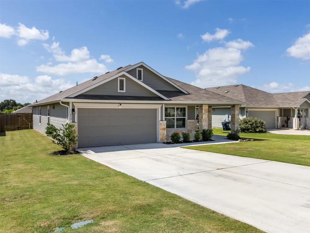 439 Hunter Loop Loop Bertram, TX 78605