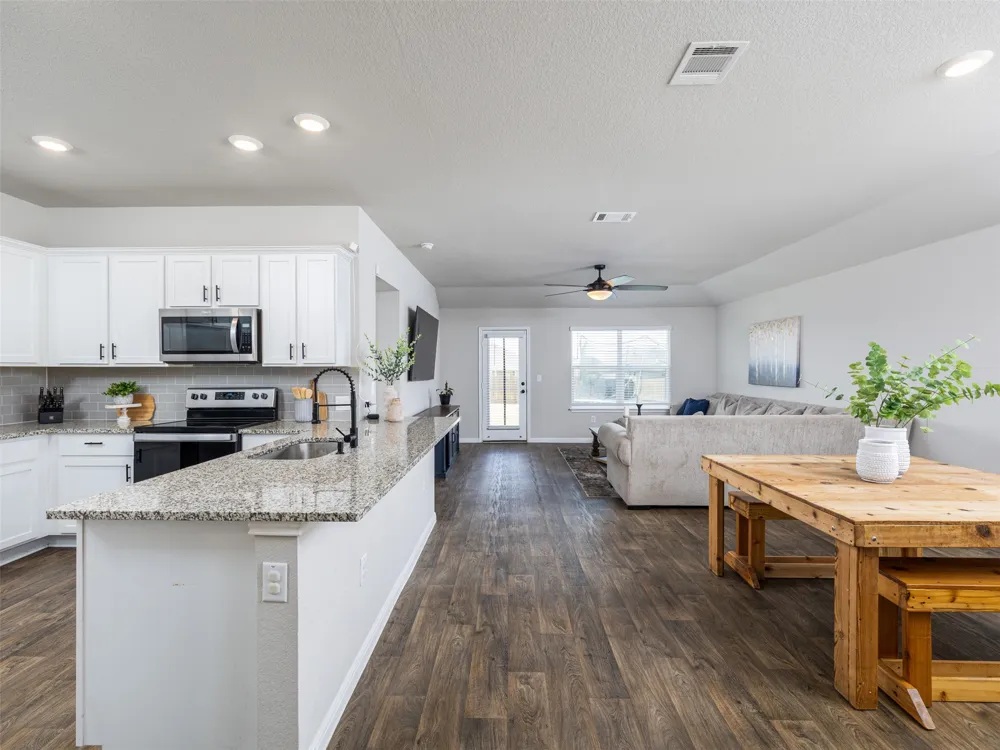 439 Hunter Loop Loop Bertram, TX 78605