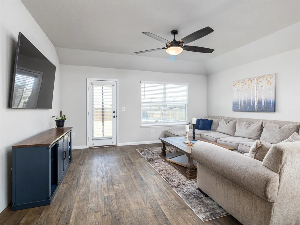 439 Hunter Loop Loop Bertram, TX 78605