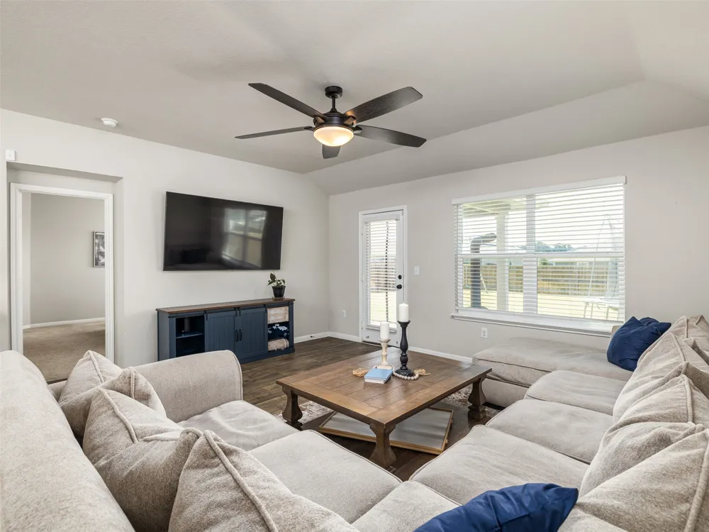 439 Hunter Loop Loop Bertram, TX 78605
