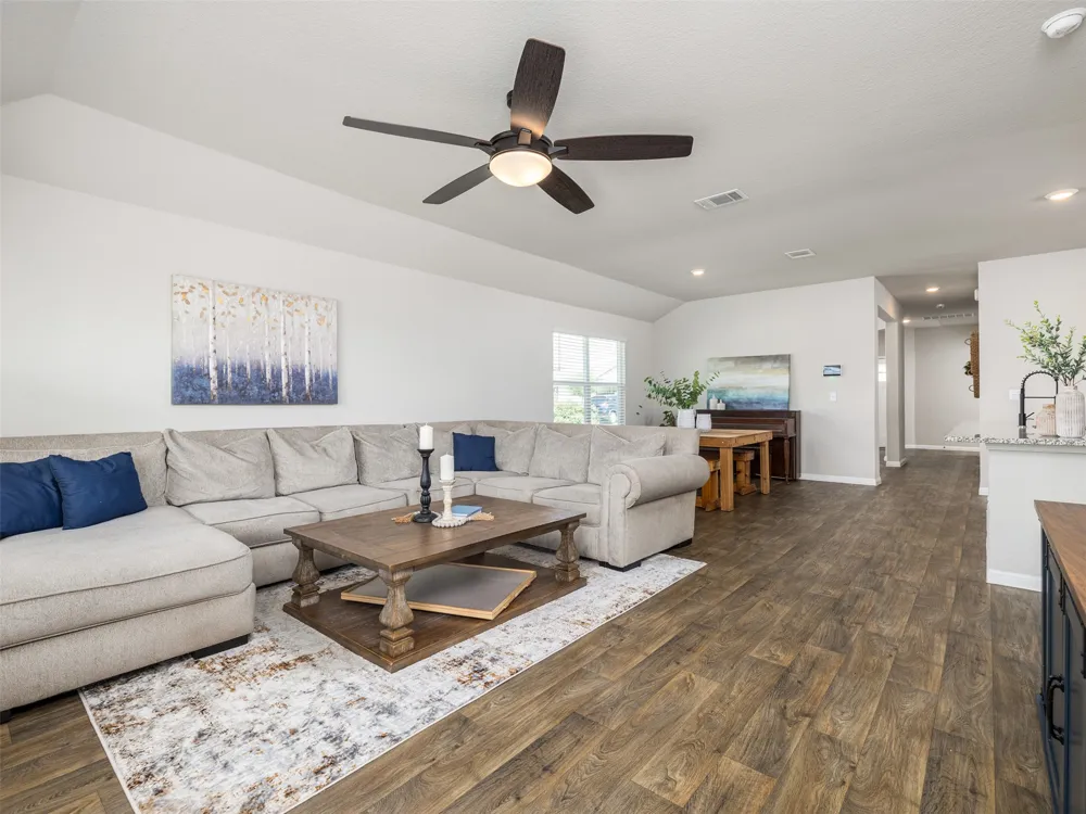 439 Hunter Loop Loop Bertram, TX 78605