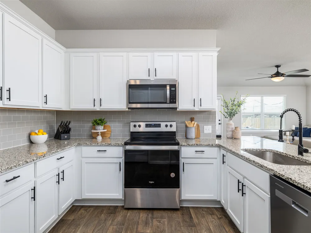 439 Hunter Loop Loop Bertram, TX 78605