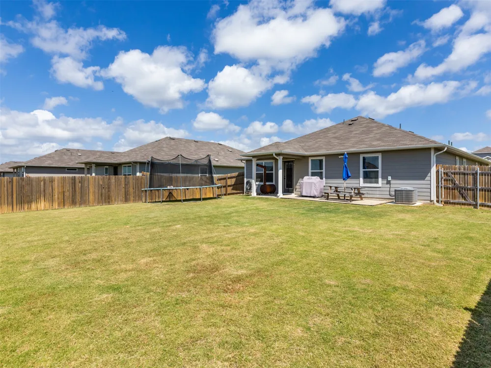 439 Hunter Loop Loop Bertram, TX 78605