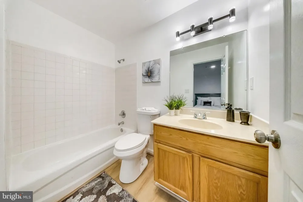 913 VARNEY STREET SE Washington, DC 20032