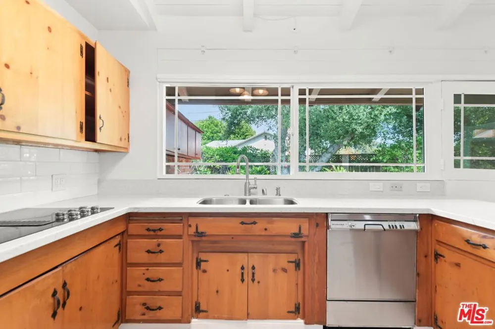 1641 Morada Place Altadena, CA 91001