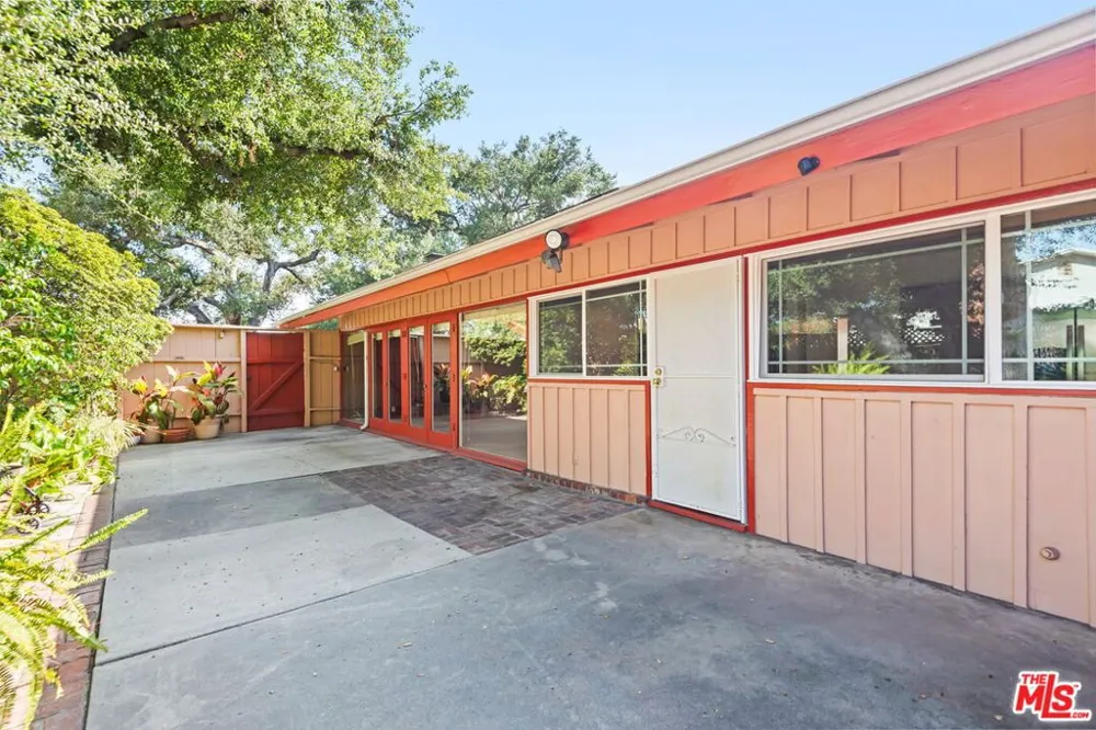 1641 Morada Place Altadena, CA 91001