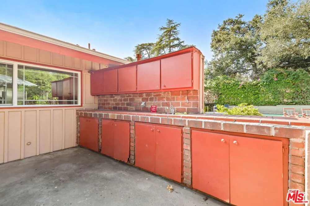 1641 Morada Place Altadena, CA 91001