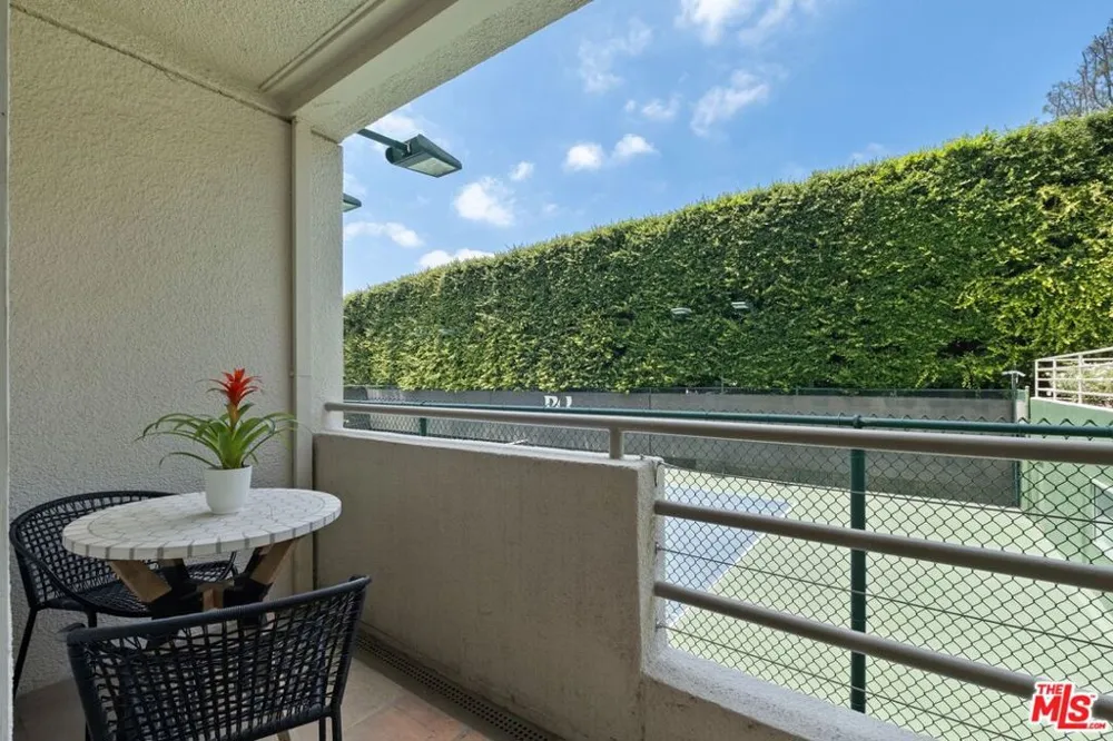 1131 Alta Loma Road #115 West Hollywood, CA 90069