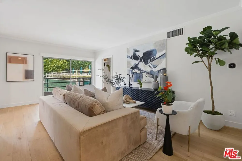 1131 Alta Loma Road #115 West Hollywood, CA 90069