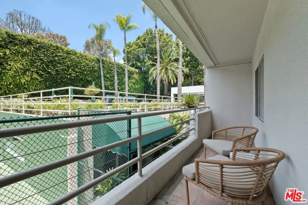 1131 Alta Loma Road #115 West Hollywood, CA 90069