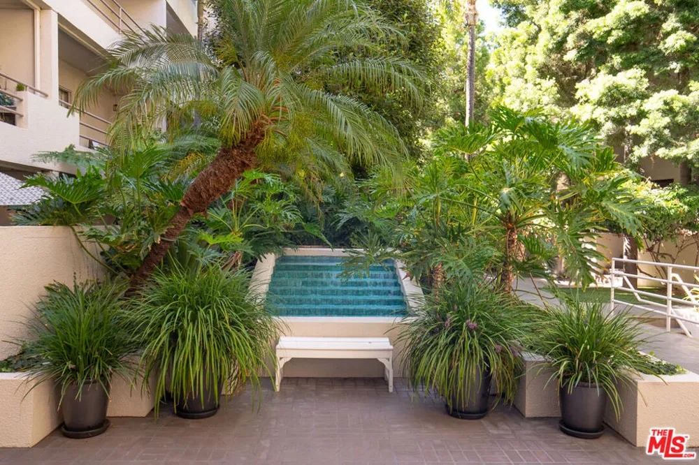 1131 Alta Loma Road #115 West Hollywood, CA 90069