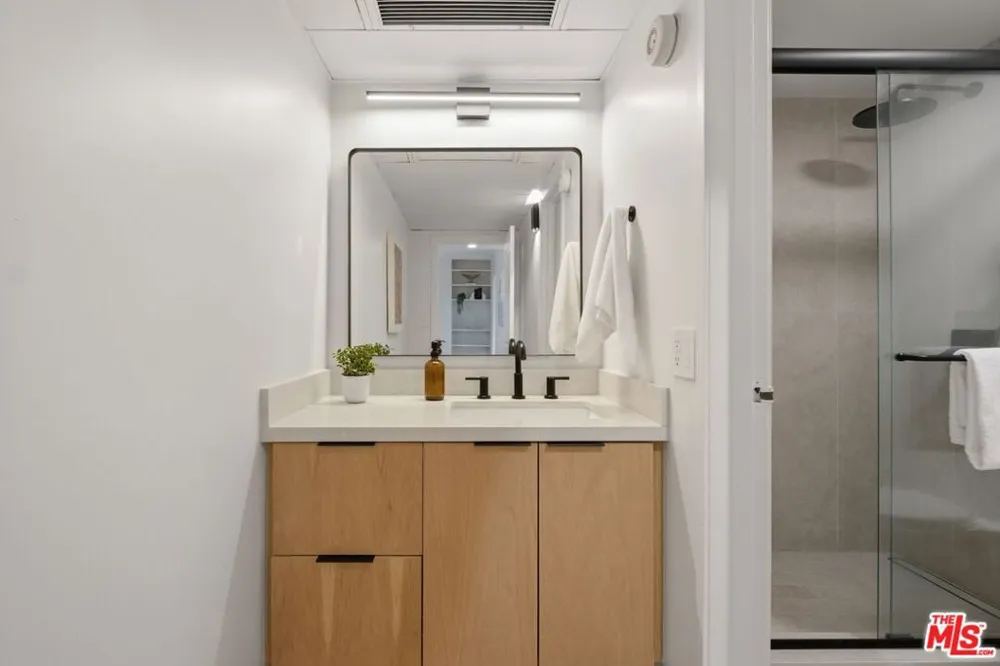 1131 Alta Loma Road #115 West Hollywood, CA 90069