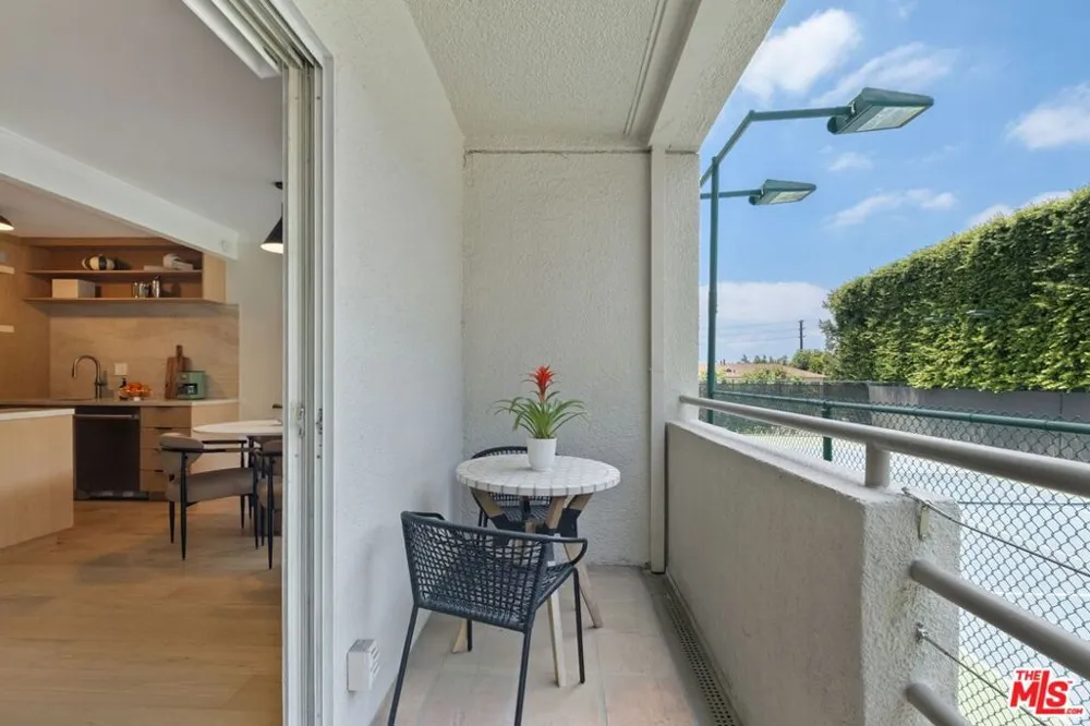 1131 Alta Loma Road #115 West Hollywood, CA 90069