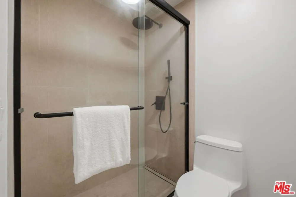 1131 Alta Loma Road #115 West Hollywood, CA 90069