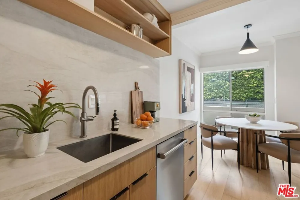 1131 Alta Loma Road #115 West Hollywood, CA 90069