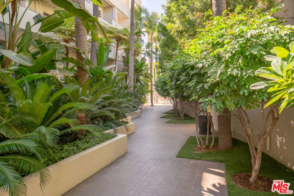 1131 Alta Loma Road #115 West Hollywood, CA 90069