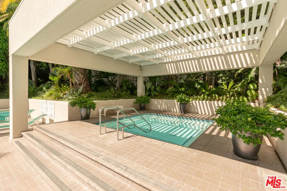 1131 Alta Loma Road #115 West Hollywood, CA 90069