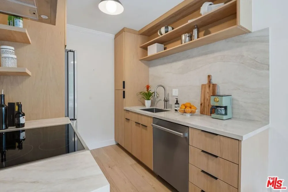 1131 Alta Loma Road #115 West Hollywood, CA 90069