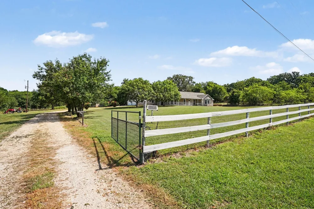 4225 Fm 2415 Coyote Flats, TX 76009