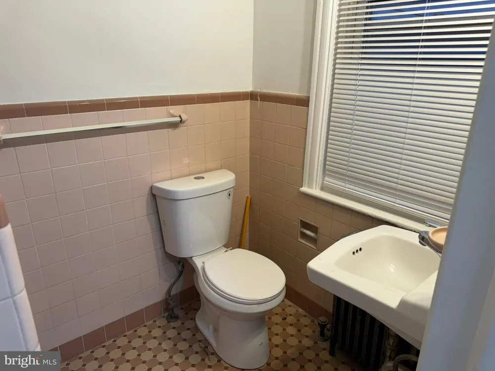 1 MAIN STREET #2R Ambler, PA 19002