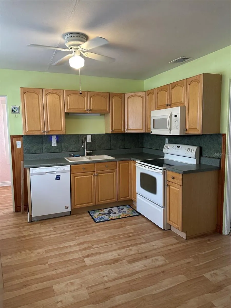 4142 6TH AVENUE St Petersburg, FL 33713