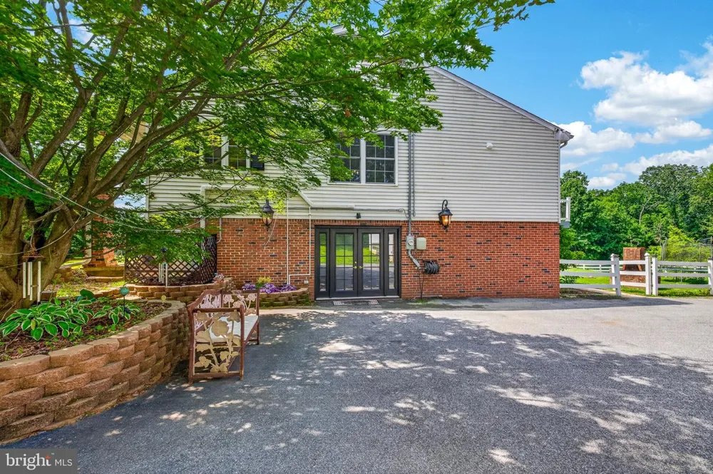 320 BARNESTON ROAD Glenmoore, PA 19343