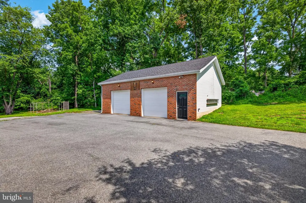 320 BARNESTON ROAD Glenmoore, PA 19343