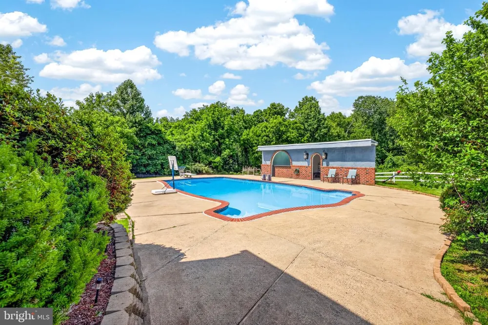 320 BARNESTON ROAD Glenmoore, PA 19343