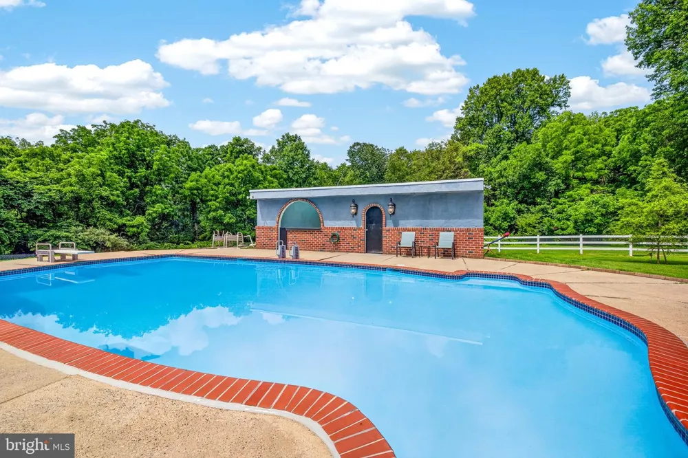 320 BARNESTON ROAD Glenmoore, PA 19343